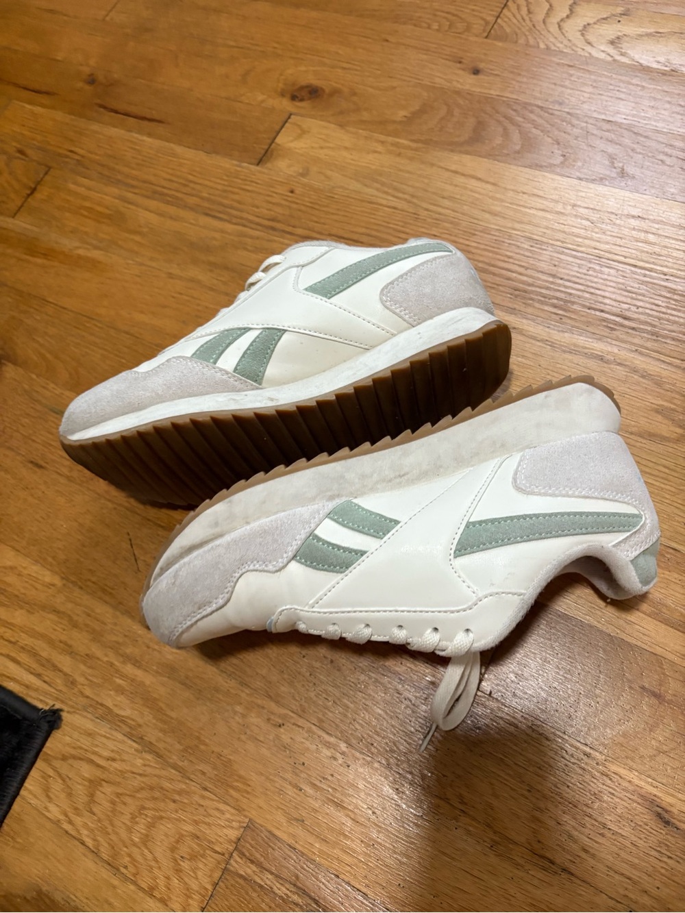 reebok suede white and light green retro sneakers womens - Picture 9 of 9